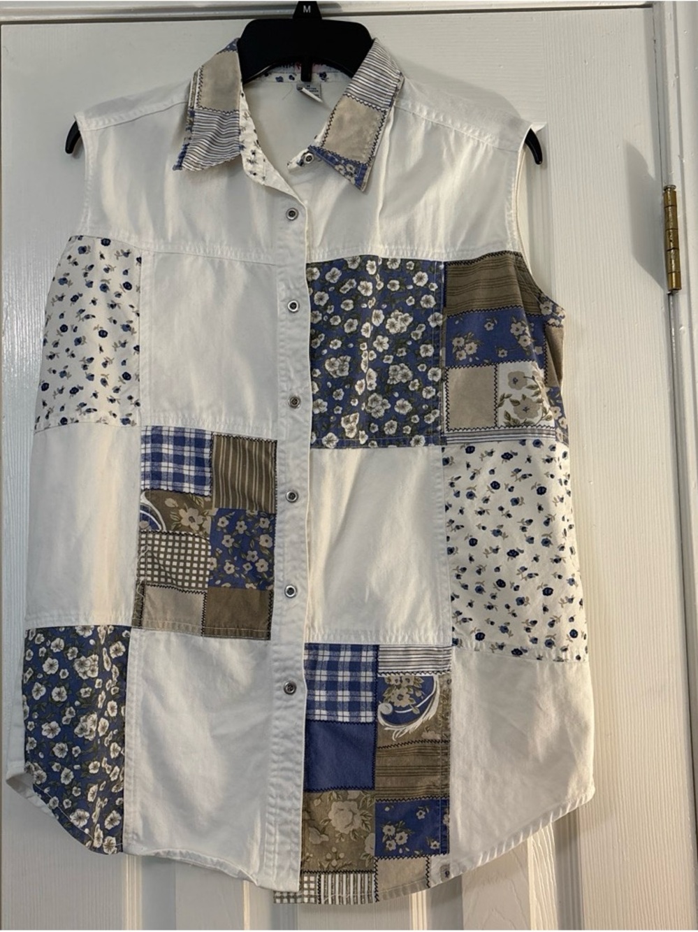 Sleeveless Patchwork Button-Up Shirt - White & Blue